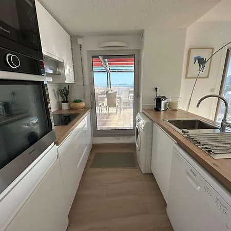 Apartment Superbe 3 Pieces Avec Terrasse Pres De La Et Commerces, Parking Inclus - Fr-1-328-233