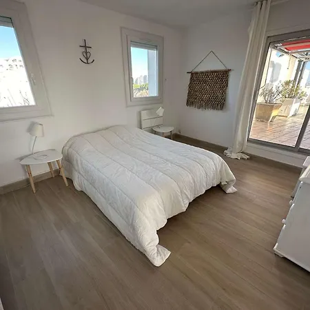 Superbe 3 Pieces Avec Terrasse Pres De La Et Commerces, Parking Inclus - Fr-1-328-233 Appartement